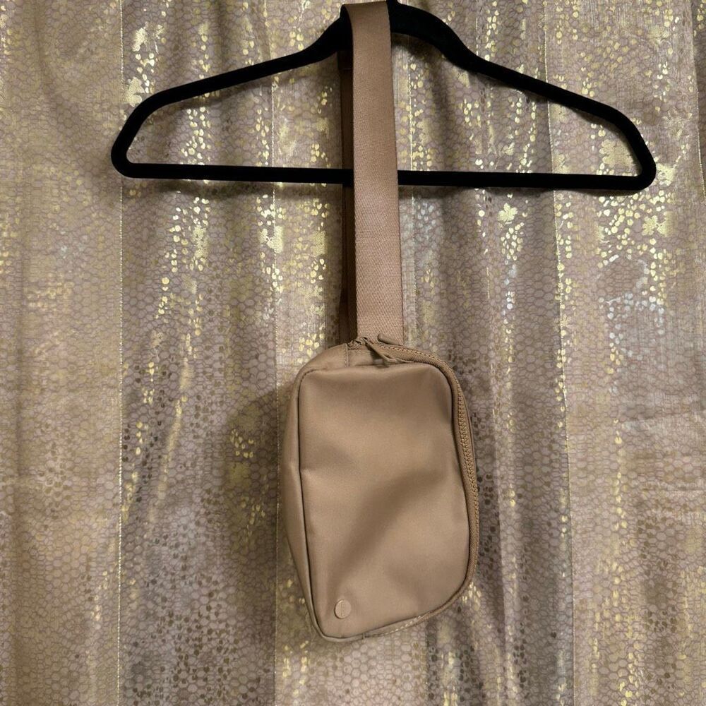Studio NYC Small Light Brown Tan Crossbody Belt Bag EUC